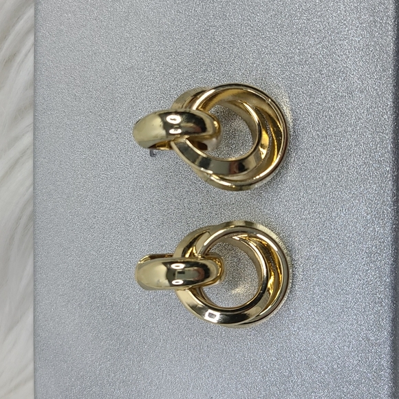 unbranded Jewelry - Earrings Door Knocker Gold Tone Studs Classic Everyday Career Preppy Style EUC